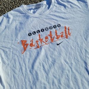 Vintage Nike x Illinois Basketball graphic tee